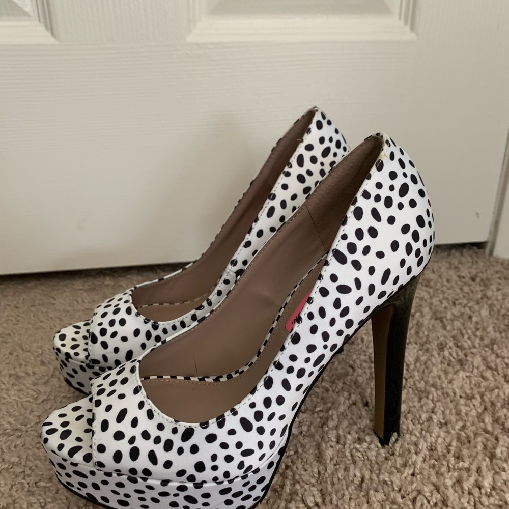 Betsey Johnson heels- Never used without box